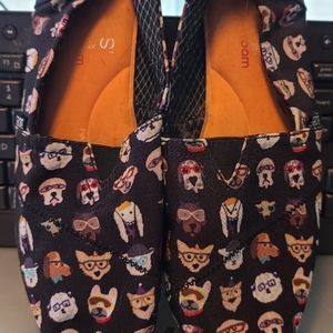 Size 8 Bob's with dogs slip on. Barely worn.